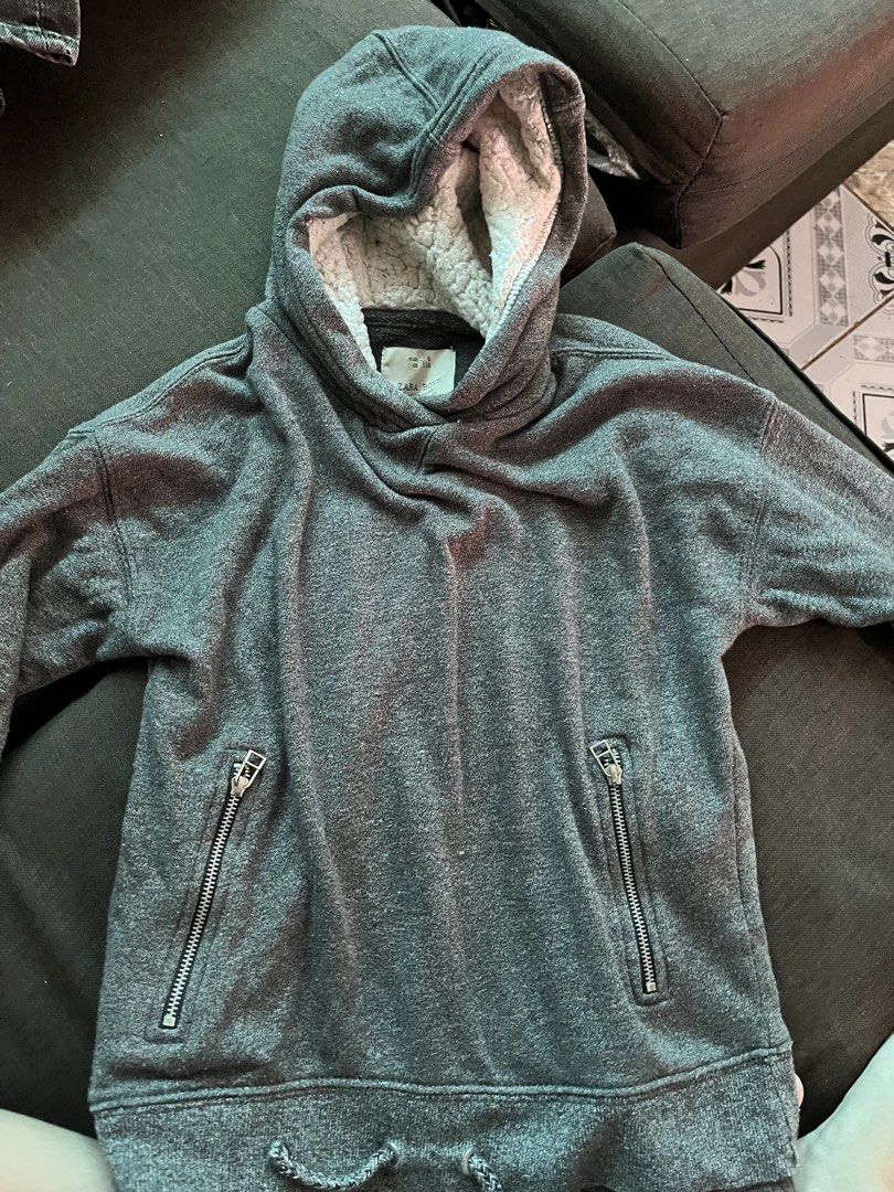 Zara Boys hoodie (Category: Babies & Kids Fashion) located in Cabuyao City. Submitted by ishaleip. (Listing ID 1470599607, Image 2). Description: .