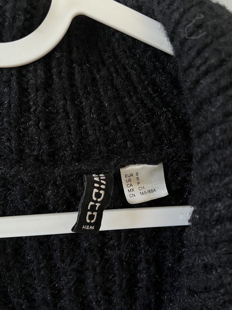 H&M Chunky Knit Sweater (Category: Coats, Jackets and Outerwear) located in Abucay. Submitted by carlanavrr (Listing ID 1470607799, Image 3). Description: s on tag but can fit up to large RFS: closet upgrade.