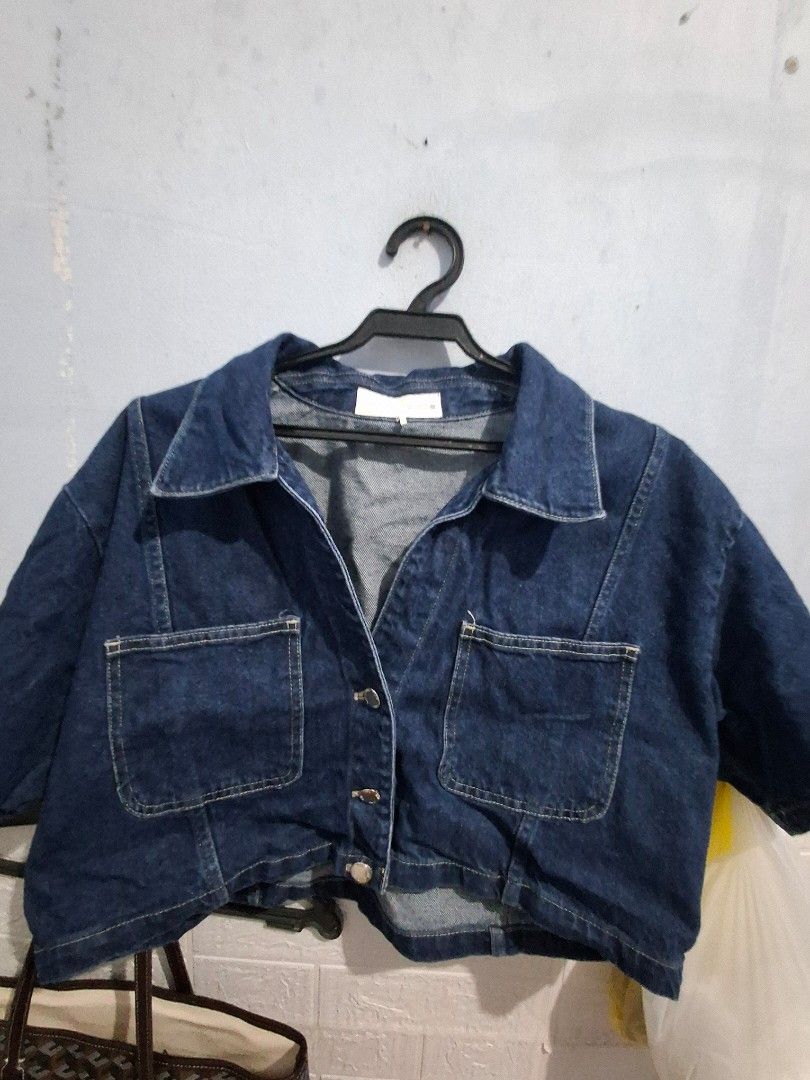 ZARA Dark Blue Denim Jacket Size XL (Category: Coats, Jackets and Outerwear) located in Manila. Submitted by enrich_mj (Listing ID 1470681483, Image 2). Description: - Brand: Zara - Origin: Made in Turkey - Size: EUR/USA XL / MEX 32 - Color: Dark Blue - Material: Heavy denim, ideal for layering - Features: Front button closure, two front chest pockets, classic collar style - Condition: Great staple outerwear piece.