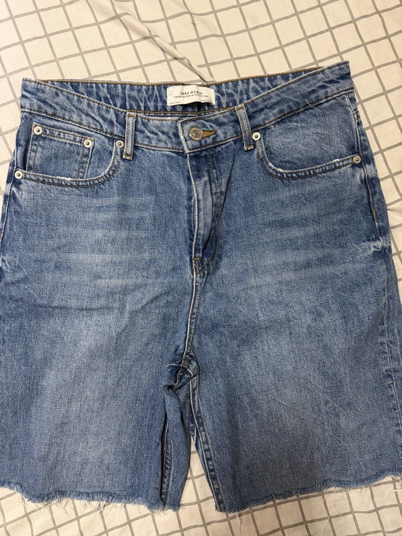 Zara denim Bermuda shorts (Category: Shorts) located in Manila. Submitted by pinkyswearshop2.0 (Listing ID 1470619452, Image 2). Description: .