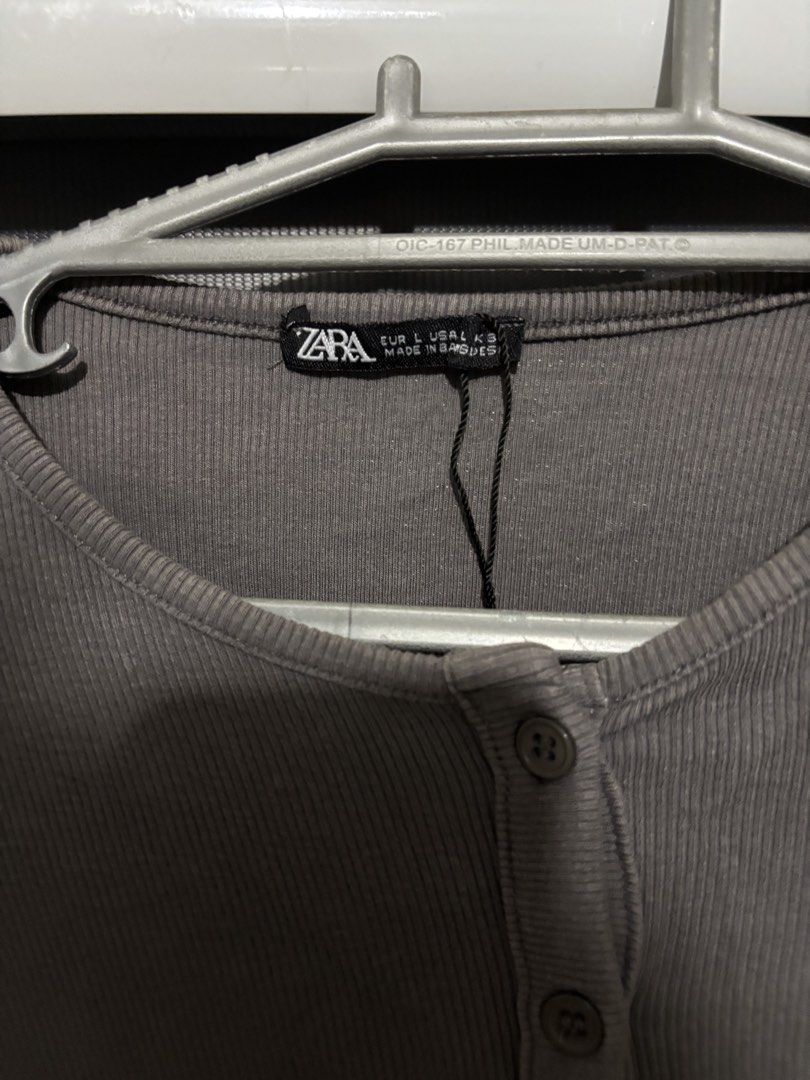 zara gray front button top (Category: Shirts) located in Manila. Submitted by iyahpreloved_ (Listing ID 1470701277, Image 2). Description: size L.
