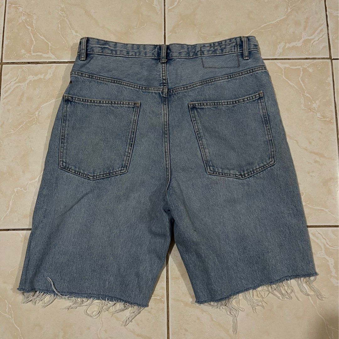 Zara Jorts (Category: Shorts) located in Alubijid. Submitted by rstylthrft (Listing ID 1470636241, Image 2). Description: .