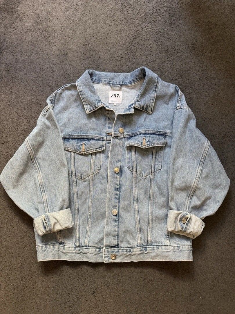 Zara Light Wash Denim Jacket (Category: Coats, Jackets and Outerwear) located in Quezon City. Submitted by epoquebyjaz (Listing ID 1470638390, Image 1). Description: - Brand/Model: Zara light wash denim jacket - Size: L (Boxy fit) - Material/Origin: Made in Bangladesh - Features: Classic button-up front with metal hardware, dual chest pockets, and folded cuffs - Condition/Style: Timeless layering staple.