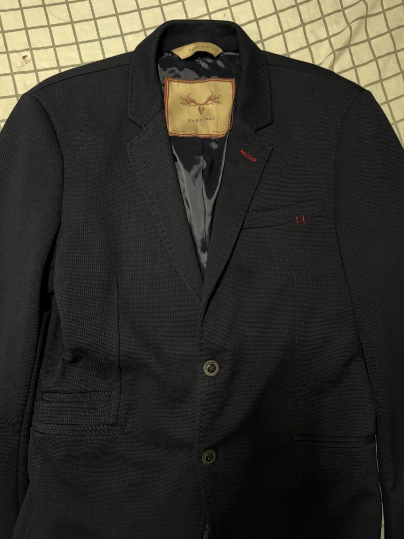 Zara Man two-button blazer (Category: Coats, Jackets and Outerwear) located in Manila. Submitted by pinkyswearshop2.0 (Listing ID 1470620669, Image 3). Description: .