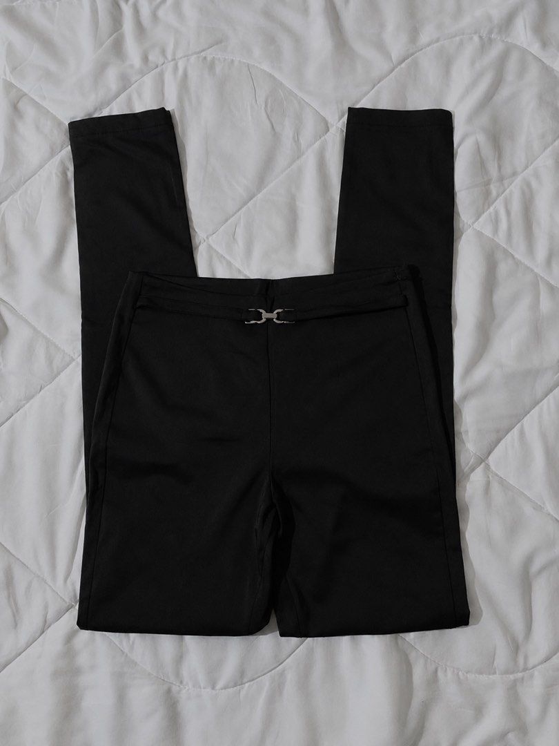 Zara Pants (Category: Other Bottoms) located in Agdangan. Submitted by ysa.collection (Listing ID 1470650087, Image 1). Description: ♡ Waist: 24 inches ♡ Condition: good as new ♡ Selling because: Decluttering 💌 DM for inquiries! No cancellation once confirmed..