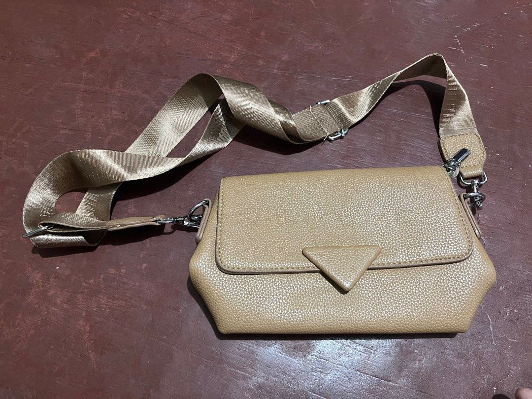 Zara Sling Bag/Body Bag (Category: Cross-body Bags) located in Manila. Submitted by avyshelf (Listing ID 1470668884, Image 1). Description: Zara Mini Sling Bag/Body Bag For Women & Men 📍Sampaloc, Manila Payment via: gcash and paymaya MOD: jnt or lalamove Kindly message me to inquire! ☺️.