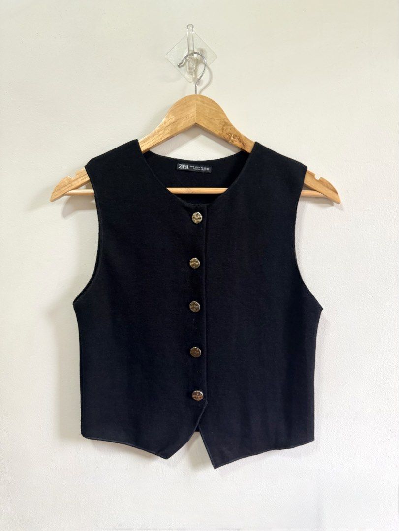 Zara waistcoat (Category: Blouses) located in Tarlac. Submitted by giannisdeclutters4106 (Listing ID 1470561608, Image 1). Description: Like new Small Used few times only.