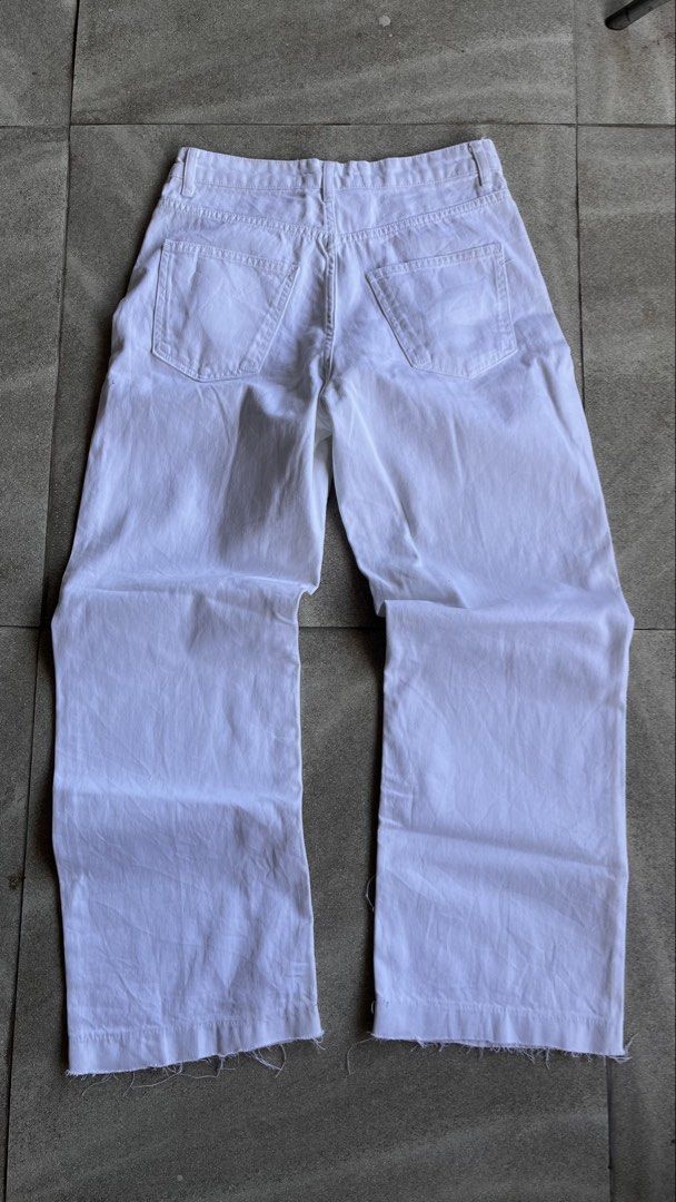 Zara White Denim Jeans Size EUR 40 (Category: Jeans) located in Cabuyao City. Submitted by bulandos (Listing ID 1470656739, Image 2). Description: - Brand: Zara - Item: White denim jeans with wide-leg fit and raw hem details - Size: EUR 40 / USA 8 / MEX 30 - Hardware: Gold-toned metal button closure - Origin: Made in Turkey - Condition: Good, with minor faint yellowish spots on one of the pant legs.