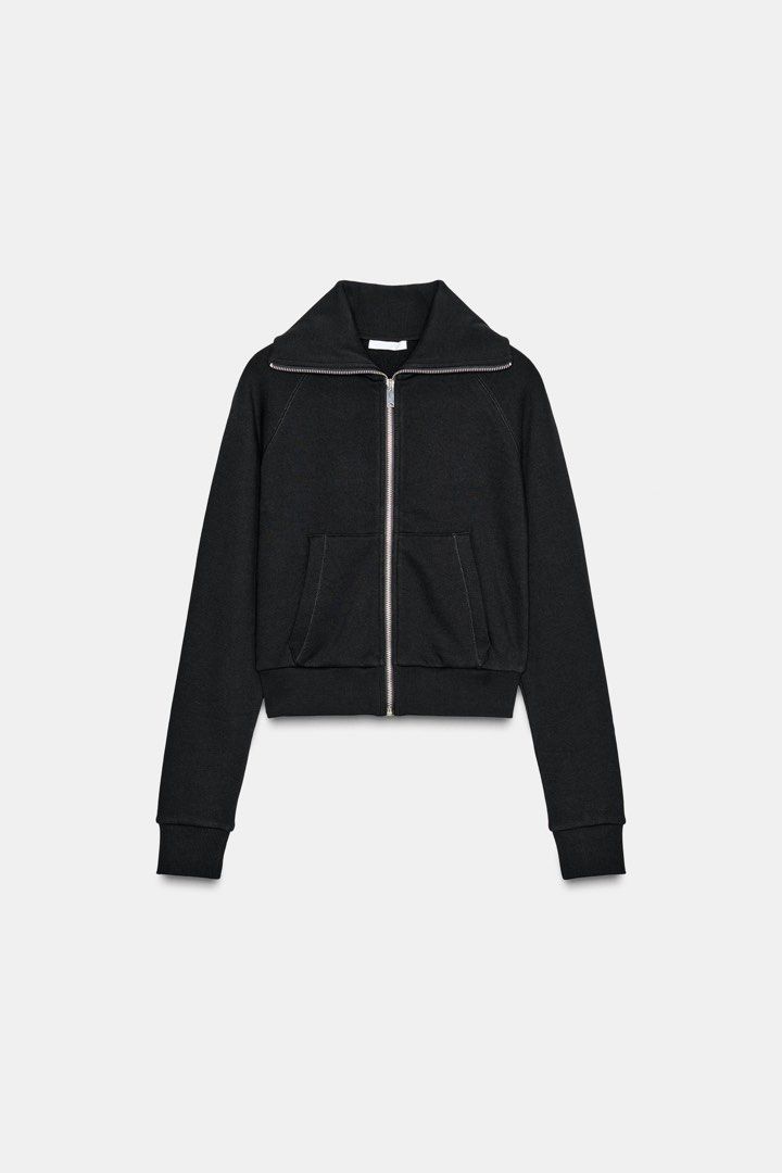 Zara Zip-up Plush Jacket (Category: Coats, Jackets and Outerwear) located in Bocaue. Submitted by gwydeclutters (Listing ID 1470617897, Image 1). Description: ✿ Zara ✿ L on tag ʀᴇᴍᴀʀᴋs: good as new condition & guaranteed authentic! (also posted as set) For interested buyers, kindly send me a message for 𝗮𝗰𝘁𝘂𝗮𝗹 𝗽𝗵𝗼𝘁𝗼𝘀 to avoid photo grabbing & phishing. 𝗳𝗲𝘄 𝗿𝗲𝗺𝗶𝗻𝗱𝗲𝗿𝘀: 𐙚 payment first basis 𐙚 no cancellation of order(s) 𐙚