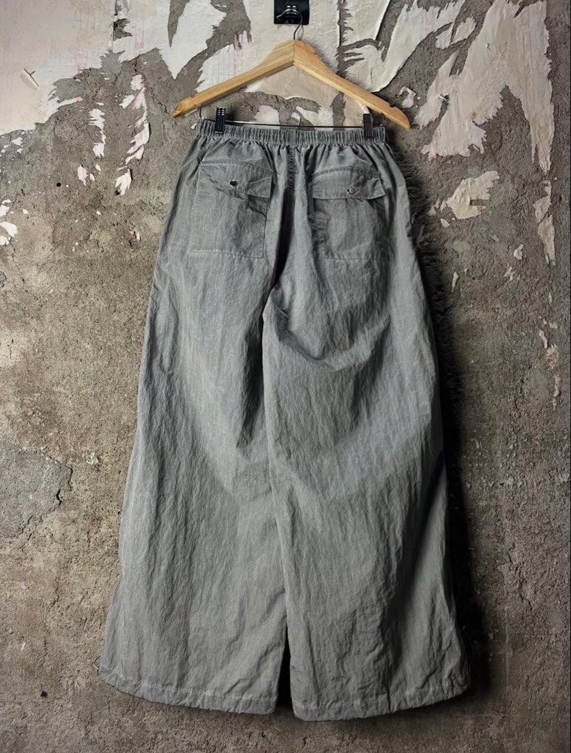 Zhuo Guyi Wide Parachute Pants (Category: Joggers) located in Cavite. Submitted by kulotjunks (Listing ID 1470569657, Image 3). Description: Zhuo Guyi Wide Parachute Pants Size: Medium Waist: 26-40 Length: 40 Thigh: 14 Hem: 13 Excellent Condition 🏷️ Price: ₱800.