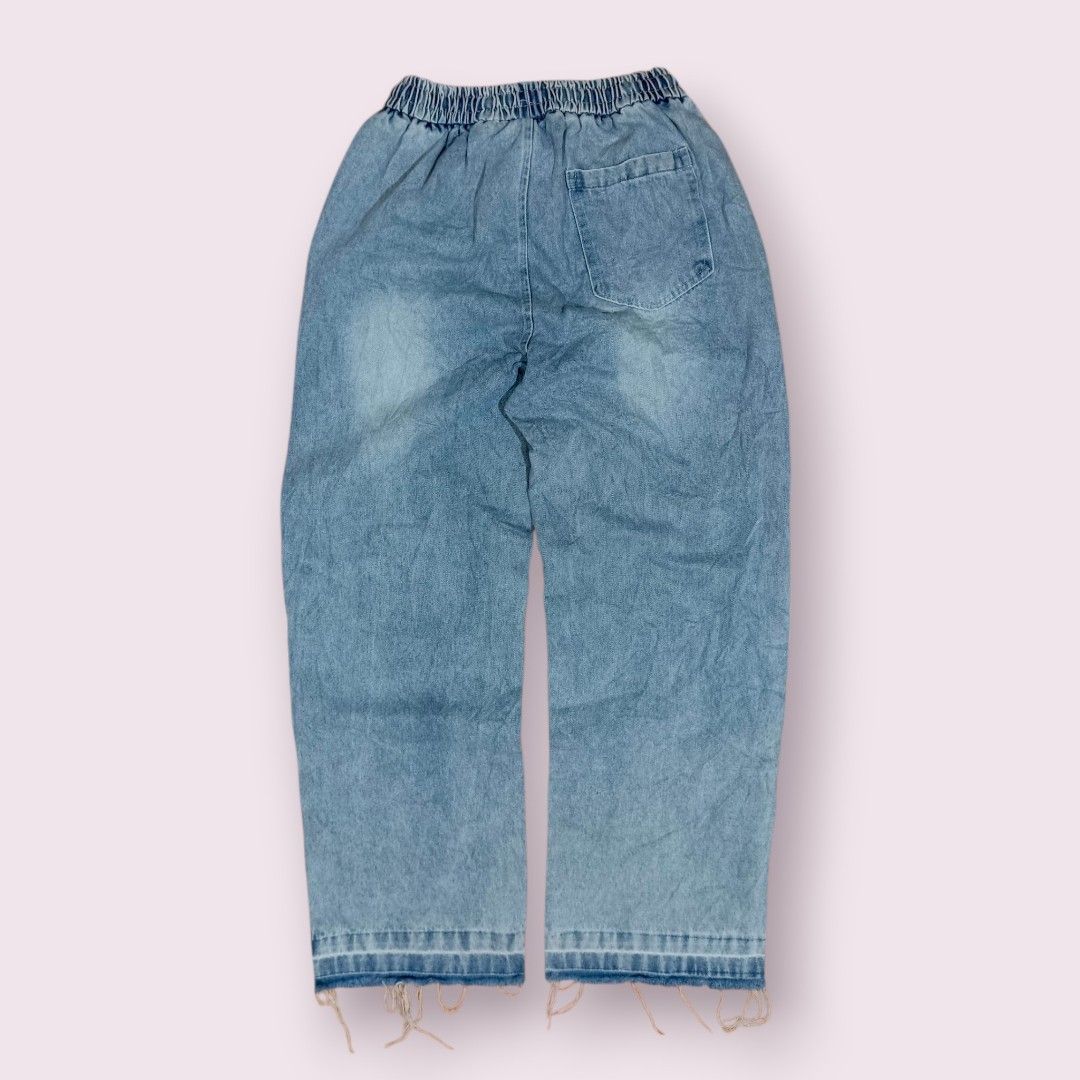 ZSJS LIGHT BLUE LOOSE BAGGY PANTS (Category: Jeans) located in Banga. Submitted by astroboy.thrifts (Listing ID 1470710808, Image 2). Description: size 28-34 length 41 leg opening 9 need wash good condition.