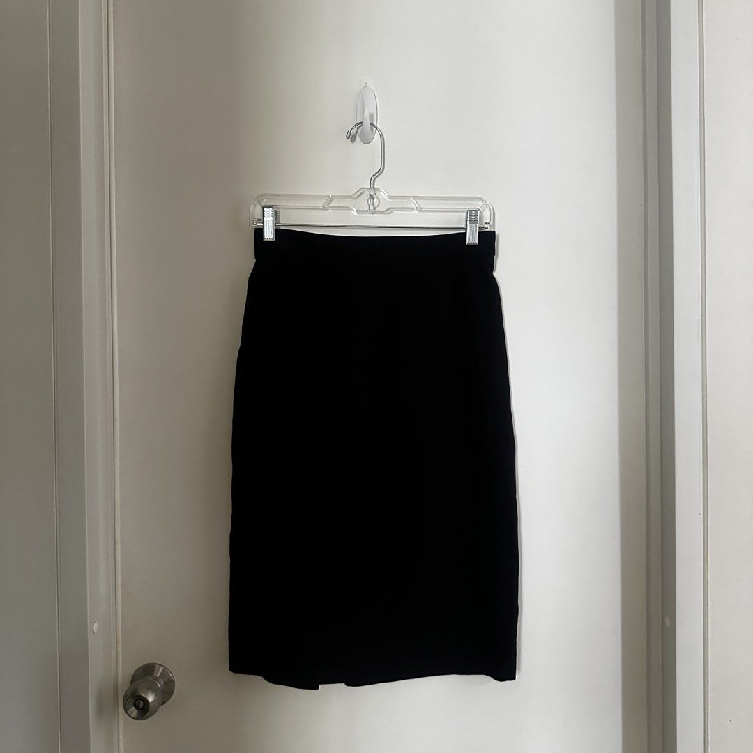 0004 Zara Pencil Skirt (Category: Skirts) located in Cebu City. Submitted by condodeclutterph (Listing ID 1470771942, Image 2). Description: .