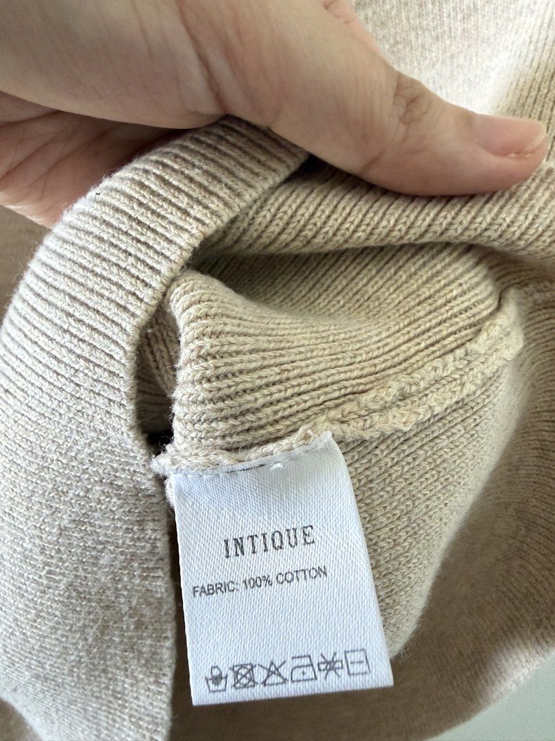 100% Cotton Knit Tank Top Beige (Category: Sleeveless) located in Manila. Submitted by mnlclaudia (Listing ID 1470790750, Image 3). Description: - Brand: INTIQUE - Material: 100% Cotton - Color: Neutral beige - Design: Scoop neck, sleeveless, soft ribbed knit texture - Style: Versatile basic, perfect for pairing with jeans or skirts - Condition: Brand new / Excellent.
