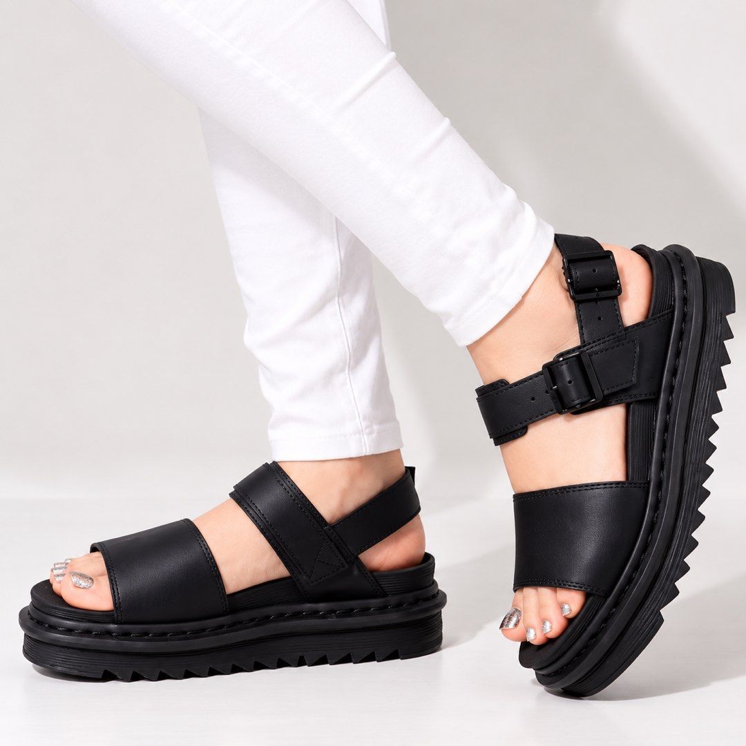 -1.15- USED DR. MARTENS VOSS HYDRO LEATHER PLATFORM SANDALS (Category: Flats & Sandals) located in Cebu City. Submitted by nihonfindsbyhimawari26 (Listing ID 1470833202, Image 1). Description: 🚨 NOT YET AVAILABLE FOR PURCHASE ✈️ On the way from Japan 🇯🇵 📦 ETA: MID OF JANUARY ⸻ 🖤✨ DR. MARTENS VOSS HYDRO LEATHER PLATFORM SANDALS ✨🖤 BRAND: Dr. Martens MODEL: Voss Hydro Leather Strap Sandals COLOR: Monochromatic Black STYLE: Chunky Platform / M