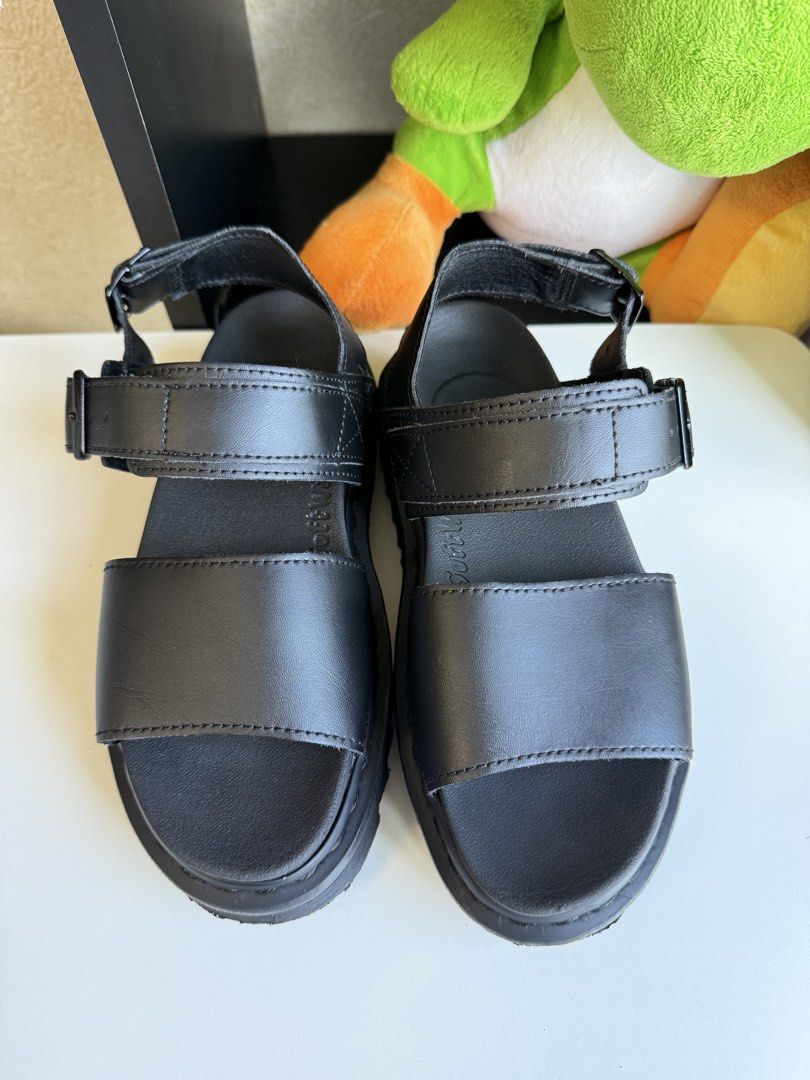 -1.15- USED DR. MARTENS VOSS HYDRO LEATHER PLATFORM SANDALS (Category: Flats & Sandals) located in Cebu City. Submitted by nihonfindsbyhimawari26 (Listing ID 1470833202, Image 2). Description: 🚨 NOT YET AVAILABLE FOR PURCHASE ✈️ On the way from Japan 🇯🇵 📦 ETA: MID OF JANUARY ⸻ 🖤✨ DR. MARTENS VOSS HYDRO LEATHER PLATFORM SANDALS ✨🖤 BRAND: Dr. Martens MODEL: Voss Hydro Leather Strap Sandals COLOR: Monochromatic Black STYLE: Chunky Platform / M