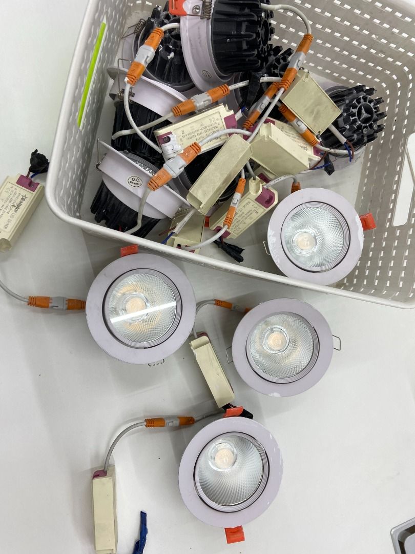 11 pcs Warm White Ceiling Light (Category: Lighting) located in Pasig City. Submitted by livedragon.c18f59 (Listing ID 1470806641, Image 1). Description: 10W / 3000K / 21E Warm White Adjustable angle 11 pcs take all for Php1,800 RFS: Nagpalit na ng ilaw dahil nagrenovate ng office Issue: May kaunting white na pintura yung iba. Nagfiflicker yung isang bulb. Location: C. Raymundo Pasig City Pick up only!.