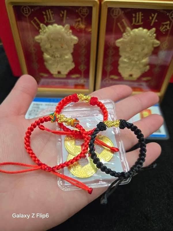 18k Piyao bracelet (Category: Bracelets) located in Manila. Submitted by bhelgoldseller2ndaccount (Listing ID 1470880568, Image 2). Description: Lucky Charms bracelet 1400 pesos only Perfect for gift and souvenir.