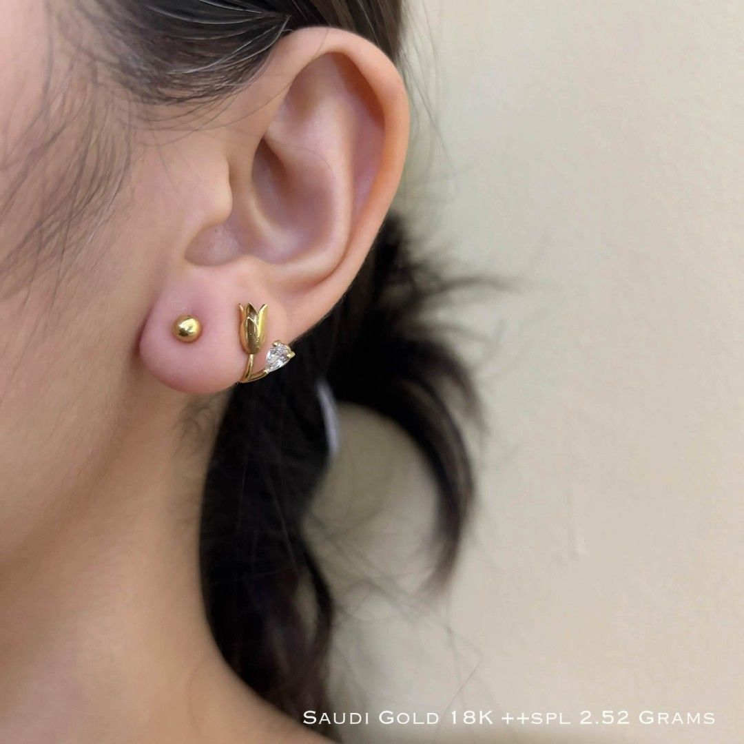 18k Saudi Gold Earrings (Category: Earrings) located in Manila. Submitted by yourfashionthrifter (Listing ID 1470745762, Image 2). Description: .