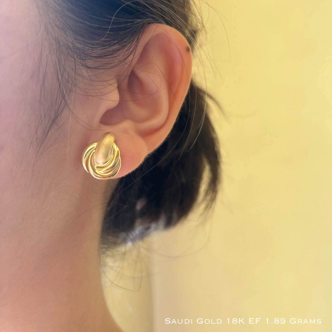 18k Saudi Gold EF Earrings (Category: Earrings) located in Manila. Submitted by yourfashionthrifter (Listing ID 1470746154, Image 2). Description: .