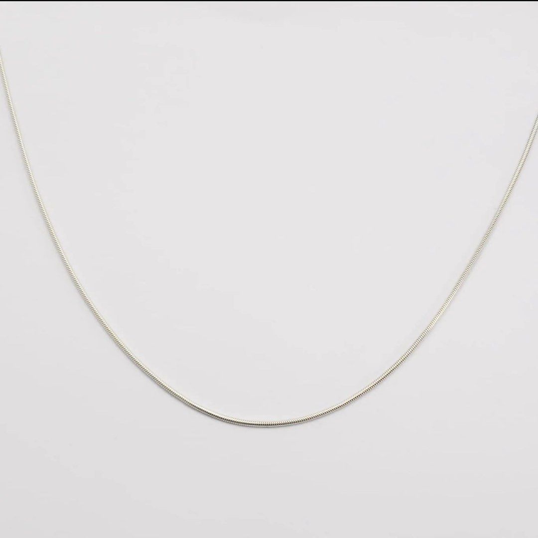18K White Gold Fine Snake Chain Necklace (Category: Necklaces) located in Manila. Submitted by _bellepepper (Listing ID 1470795576, Image 2). Description: 18Karat White Gold With stamp - AU750 2.44 grams 16inches 0.6mm width Available also in 18K Rose Gold Delivery only PM for more photos :)).