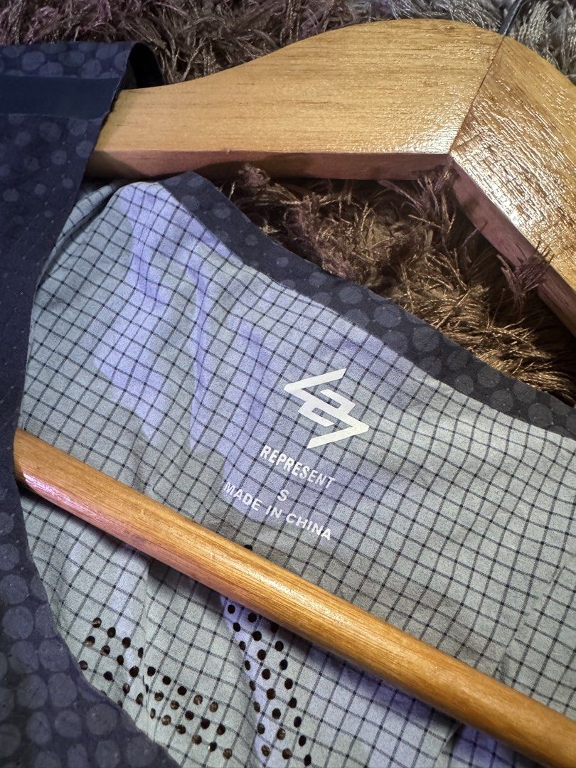 247 Represent Ultra Singlet (Category: Activewear) located in Manila. Submitted by visvim24 (Listing ID 1470799911, Image 3). Description: sz small.