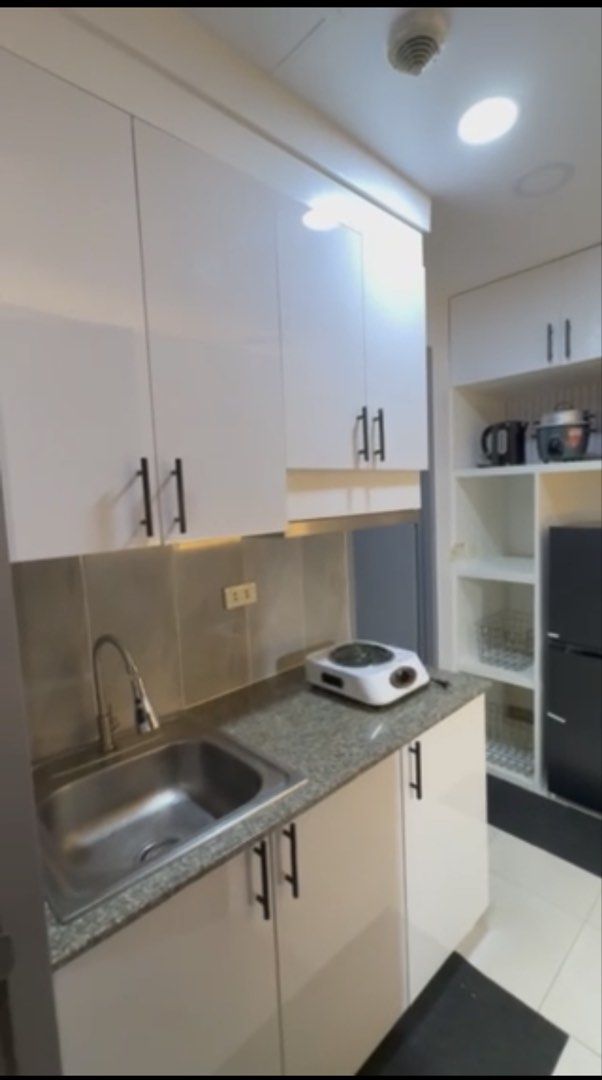 2 bedroom Condo for rent - (Category: Community) located in Makati City. Submitted by cathymadrid18 (Listing ID 1470748893, Image 1). Description: Details; Newly renovated 2 bedrm unit ₱25k inc of asso dues Terms: 1 year contract 1 month deposit 2 months security.