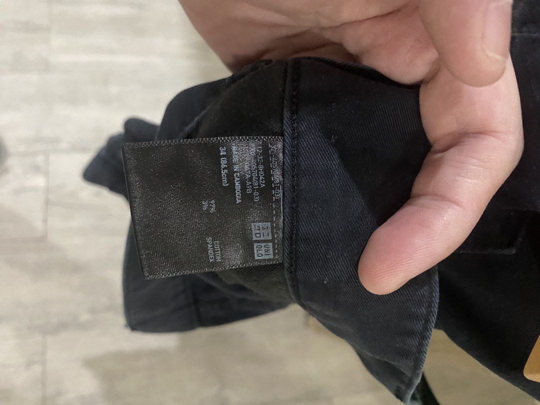 2PCS Uniqlo Pants Cotton Spandex (Category: Trousers) located in Manila. Submitted by primomirp (Listing ID 1470835666, Image 2). Description: - Brand: Uniqlo - Color: Navy - Size: 35 (88cm waist) - Material: Cotton and spandex (comfortable stretch) - Origin: Made in Cambodia - Condition: Great for everyday casual wear.