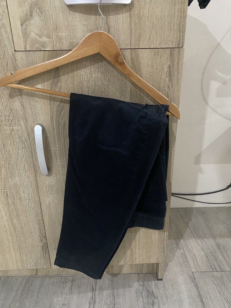 2PCS Uniqlo Pants Cotton Spandex (Category: Trousers) located in Manila. Submitted by primomirp (Listing ID 1470835666, Image 1). Description: - Brand: Uniqlo - Color: Navy - Size: 35 (88cm waist) - Material: Cotton and spandex (comfortable stretch) - Origin: Made in Cambodia - Condition: Great for everyday casual wear.