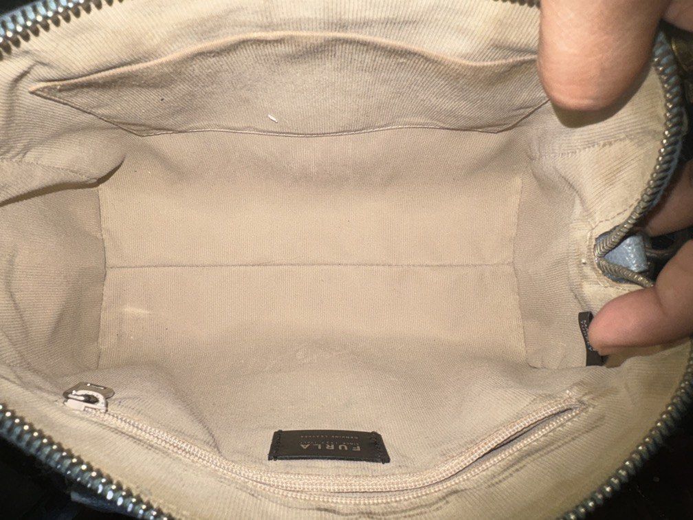 2way bag (Category: Luxury Bags & Wallets) located in Cordova. Submitted by cb_bagz_n_bloom (Listing ID 1470776591, Image 3). Description: .