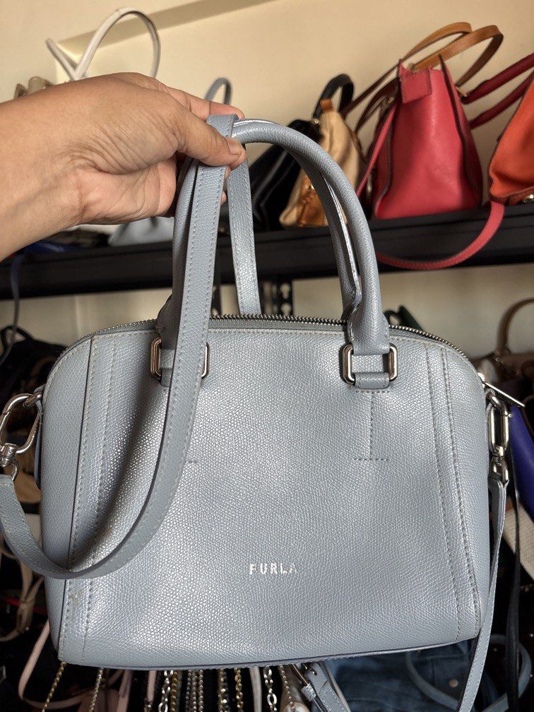 2way bag (Category: Luxury Bags & Wallets) located in Cordova. Submitted by cb_bagz_n_bloom (Listing ID 1470776591, Image 1). Description: .