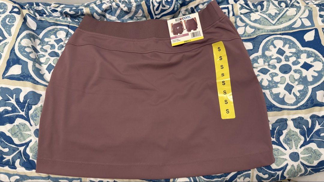 32 Degrees Cool Skort (Category: Skirts) located in Imus. Submitted by kath247 (Listing ID 1470754650, Image 2). Description: The 32 Degrees Women’s Skort is a versatile, athletic-inspired skort designed for everyday comfort and active lifestyles. Made from a soft, midweight fabric with 4-way stretch, it moves with you whether you’re running errands, hitting the gym, or enjoying outdoor activities. The skort features a pull-on design with an elas