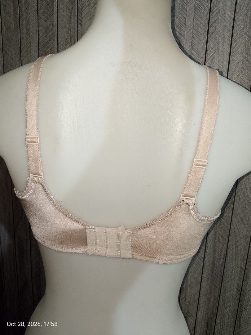 36dd WACOAL bra not padded with underwire (Category: Undergarments & Loungewear) located in Manila. Submitted by truecrystal-1407 (Listing ID 1470834686, Image 3). Description: .