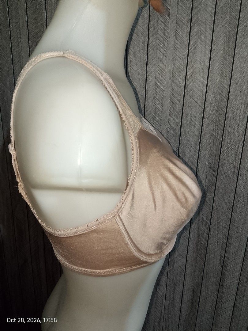 36dd WACOAL bra not padded with underwire (Category: Undergarments & Loungewear) located in Manila. Submitted by truecrystal-1407 (Listing ID 1470834686, Image 2). Description: .