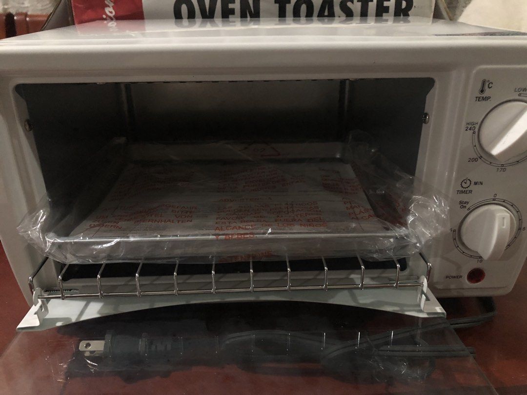 3D New Generation Oven Toaster White (Category: Ovens & Toasters) located in Paranaque City. Submitted by luxthings.etc. (Listing ID 1470922386, Image 3). Description: - Color/Model: White 3D New Generation oven toaster - Features: Adjustable temperature control knob, timer knob, and power indicator light - Included: Interior tray (still wrapped in plastic) and standard two-prong power plug - Packaging: Original box included - Design: Compact cou