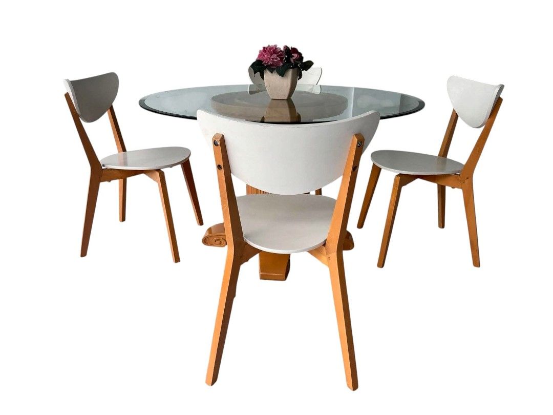 4-Seater Round Glass Dining Set (Category: Tables & Sets) located in Mexico. Submitted by mgracejapansurplus (Listing ID 1470832620, Image 2). Description: NEW ARRIVAL 🇯🇵 4-Seater Round Glass Dining Set✨ - Elegant clear tempered glass top with black edge trim - Golden fluted pedestal base + built-in matching lazy susan - 4 modern chairs: white curved seats & backs with light wood legs - Condition note: Minor chips on glass edge — priced accordi