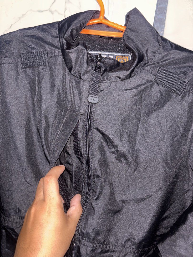 5.11 series (Category: Coats, Jackets and Outerwear) located in Calinog. Submitted by 5k.kr (Listing ID 1470905108, Image 3). Description: W21 x27 No issue.