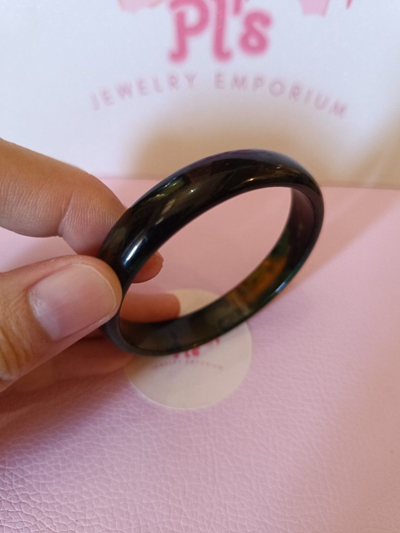 52MM Real Agate bangle (Category: Bracelets) located in General Mariano Alvarez. Submitted by plsjewelryemporium (Listing ID 1470754557, Image 3). Description: 52MM Real Agate bangle lightweight 💯 natural stone and untreated for thin wrist and Fist lost certificate PHP 750 + SF MOP: Gcash MOD: J&t express and lalamove NO COD/COP.