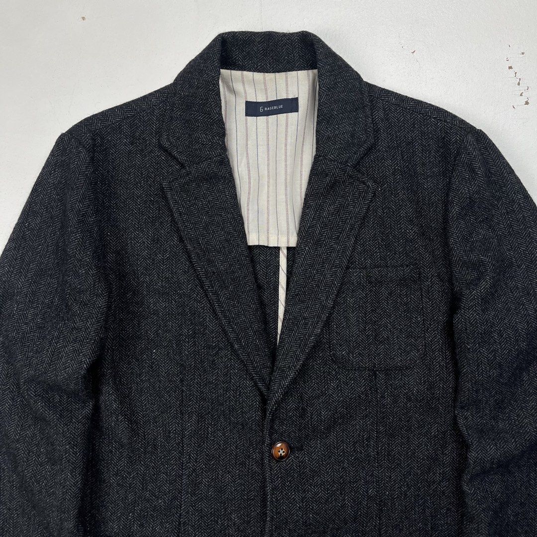 6 rageblue Sport Chore Blazer Jacket (Category: Coats, Jackets and Outerwear) located in Quezon City. Submitted by forgarments (Listing ID 1470830874, Image 2). Description: 6 rageblue Sport Chore Blazer Jacket Excellent Condition Size: Medium Shoulder: 17 Inches Chest width: 19.5 Inches Waist: 18 Inches Sleeve: 24.5 Inches Length: 27 Inches - 3 pocket set up - 2 button closure - Buttoned sleeve cuffs - Made in China.