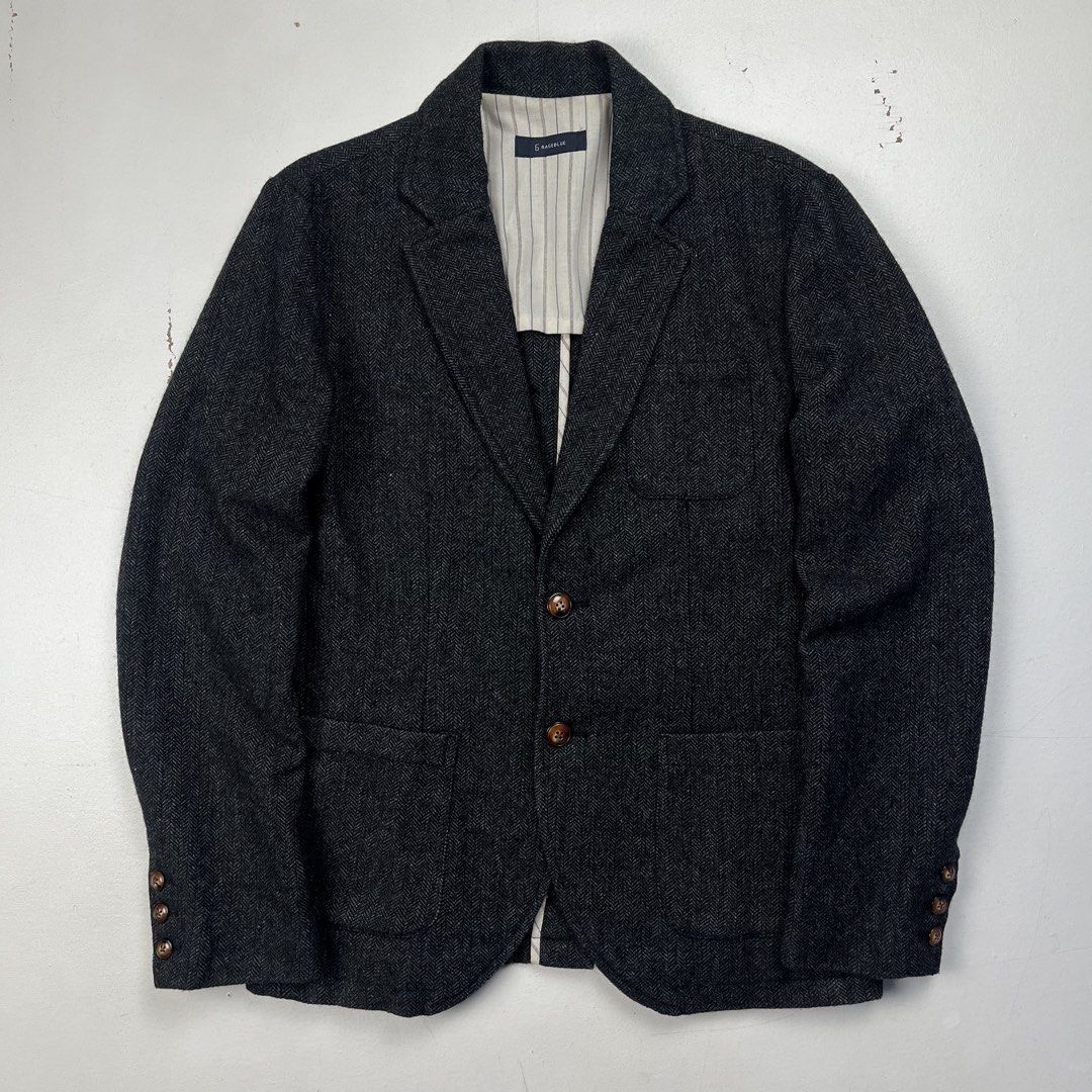 6 rageblue Sport Chore Blazer Jacket (Category: Coats, Jackets and Outerwear) located in Quezon City. Submitted by forgarments (Listing ID 1470830874, Image 1). Description: 6 rageblue Sport Chore Blazer Jacket Excellent Condition Size: Medium Shoulder: 17 Inches Chest width: 19.5 Inches Waist: 18 Inches Sleeve: 24.5 Inches Length: 27 Inches - 3 pocket set up - 2 button closure - Buttoned sleeve cuffs - Made in China.