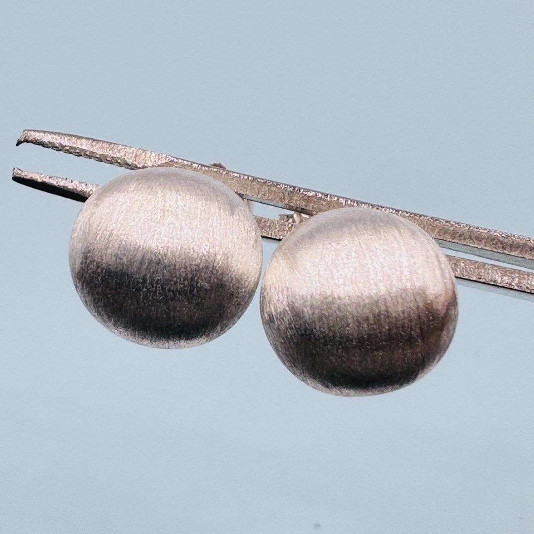 925 Silver Brushed Dome Ball Stud Earrings (Category: Earrings) located in Baguio. Submitted by paatttyyyy (Listing ID 1470910381, Image 1). Description: - Material: Solid 925 sterling silver (stamped on stem and butterflies) - Design: Rounded dome with a stylish brushed texture finish - Comfort: Lightweight hollow back design for all-day wear - Condition: Clean, well-kept, and stored in a smoke-free home - Closure: Standard post backs.