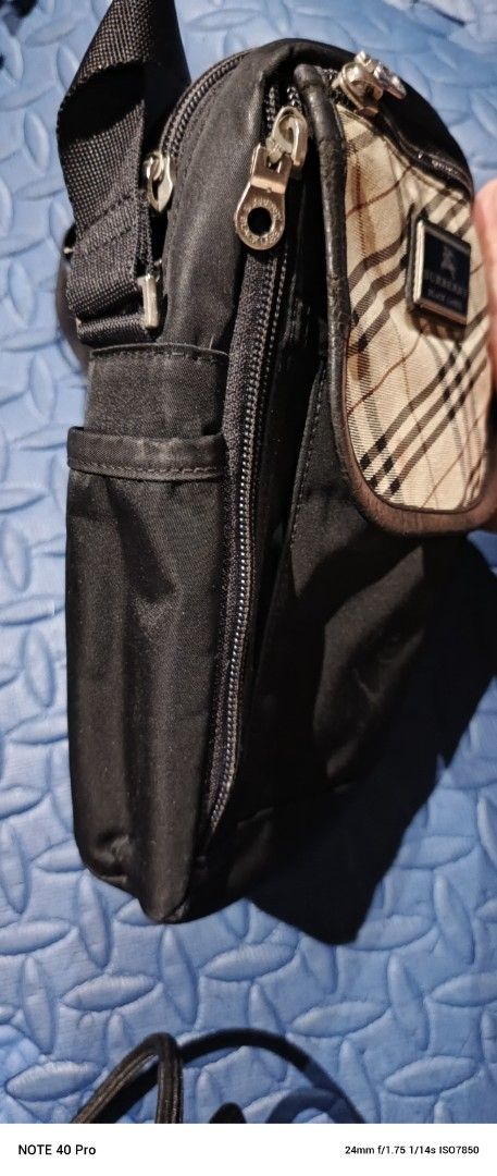 𝙱𝚞𝚛𝚋𝚎𝚛𝚛𝚢 (Category: Cross-body Bags) located in Antipolo. Submitted by sylvannah17 (Listing ID 1470927027, Image 3). Description: .
