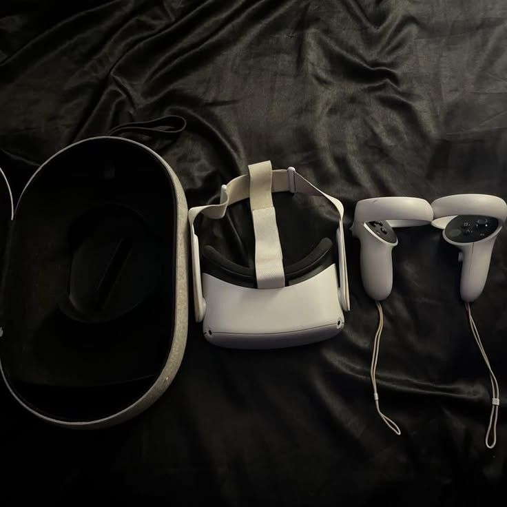 Quest 2 with controllers, Video Gaming, Gaming Accessories, Virtual ...
