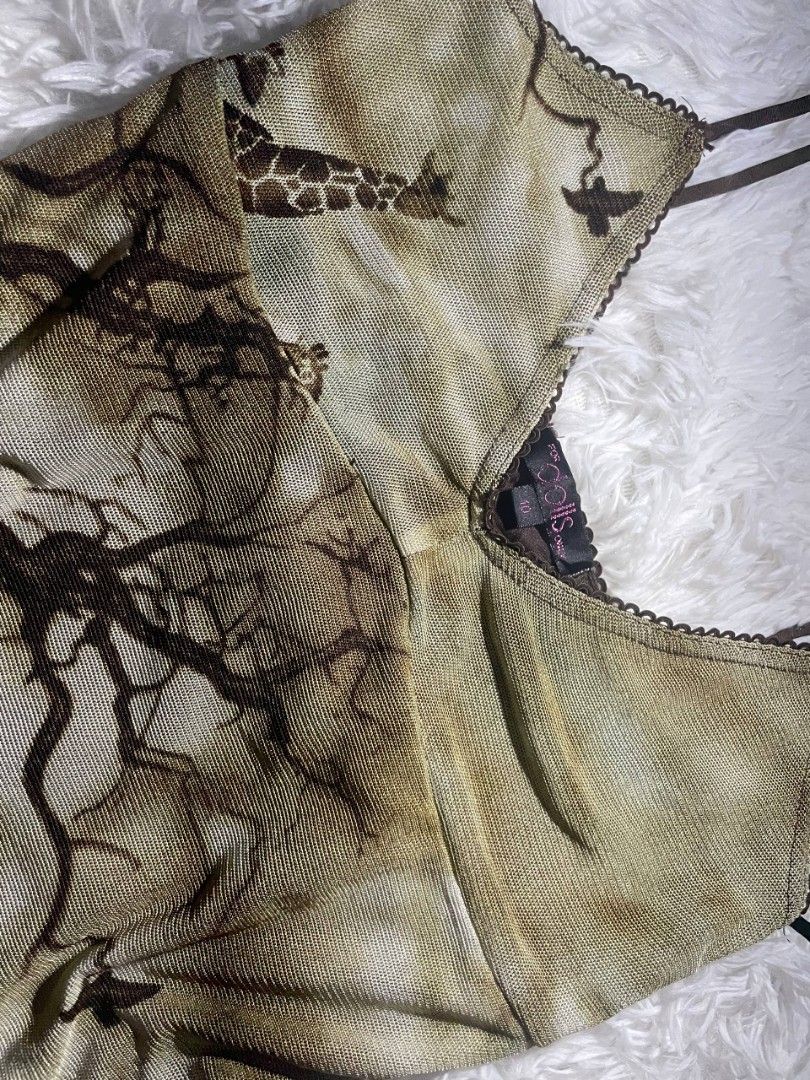 ✨ Y2K Dolls Giraffe Print Mesh Camisole ✨ (Category: Sleeveless) located in Tambulig. Submitted by vestraarchives. (Listing ID 1470808774, Image 3). Description: Vintage "Dolls" brand mesh cami with a gorgeous, moody African savanna scenic print. Features an empire waist fit, dainty spaghetti straps, and delicate black lace trim. Perfect for layering or wearing on its own..