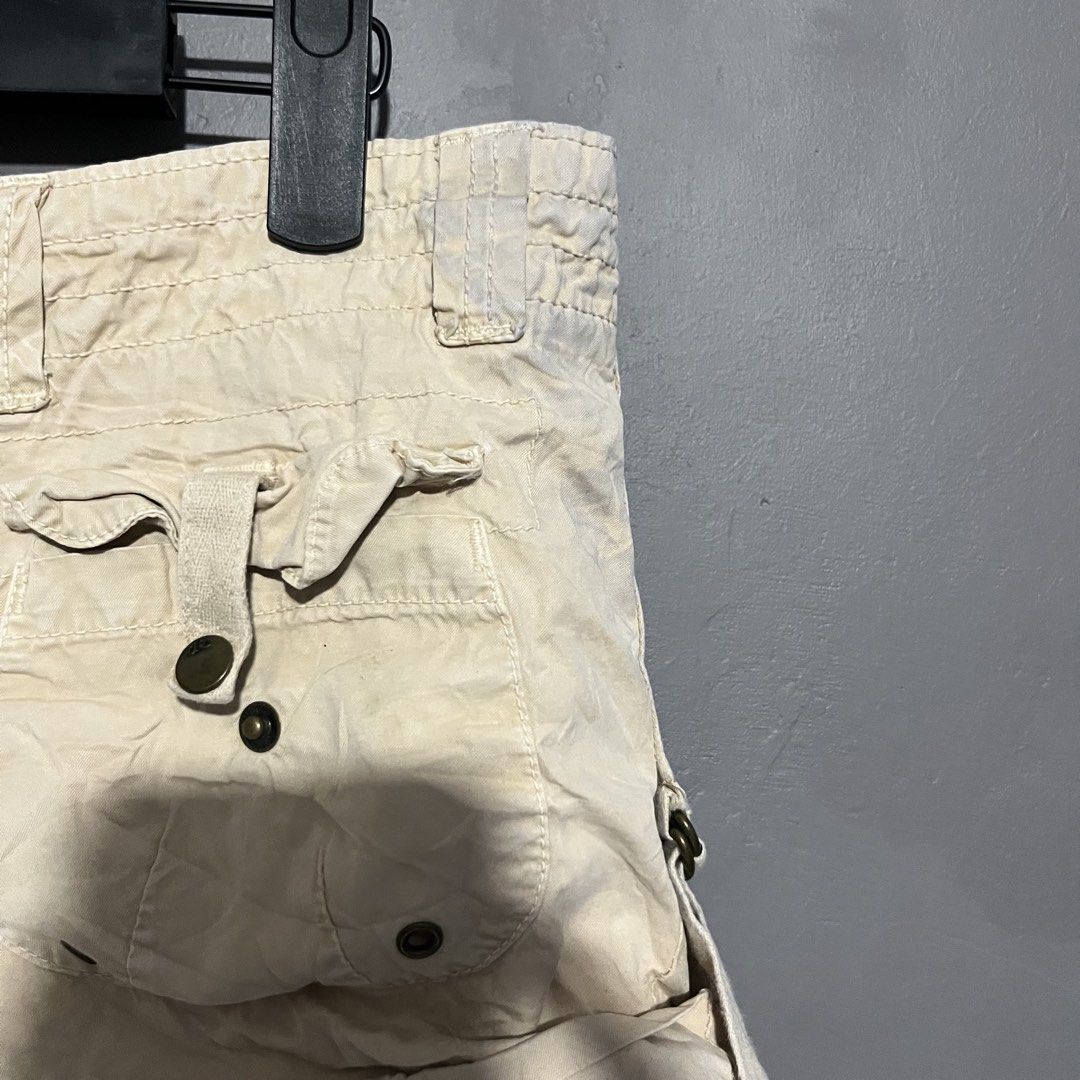 A. Eagle tan cargo shorts (Category: Shorts) located in Calauan. Submitted by randomthrift.womens (Listing ID 1470807988, Image 3). Description: Size 30.