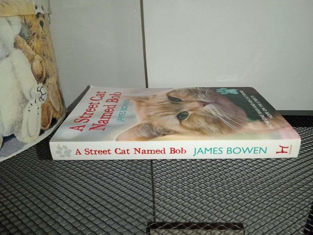 A STREET CAT NAMED BOB (Category: Storybooks) located in Kawit. Submitted by gienanigans (Listing ID 1470811790, Image 2). Description: Flakers and joy reservers are 𝗻𝗼𝘁 𝗮𝗹𝗹𝗼𝘄𝗲𝗱 Actual photos, sized precisely Verify item's dimensions first All sales are final—no returns, exchanges, or refunds 𝗖𝗢𝗡𝗗𝗜𝗧𝗜𝗢𝗡: ・𝗔𝗦 𝗜𝗦 ・minor scratches, tanned, foxing, folds, spine creases, shelf-wear 𝗟𝗢𝗖𝗔𝗧𝗜𝗢𝗡: Kawit, Cavite 𝗠𝗢𝗣: 𝗣𝗙/NO 
