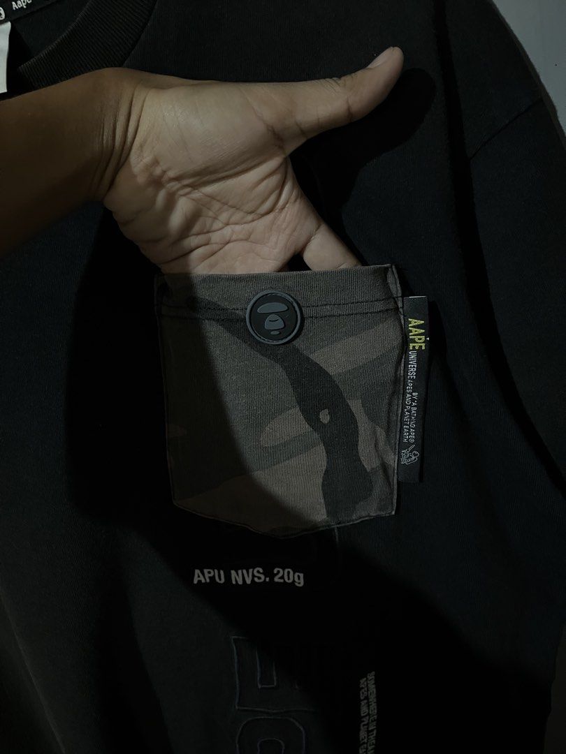 AAPE by Bathing Ape Pocket tee (Category: Tshirts & Polo Shirts ) located in San Mateo. Submitted by street_rev (Listing ID 1470759362, Image 3). Description: 28 x 23.5.