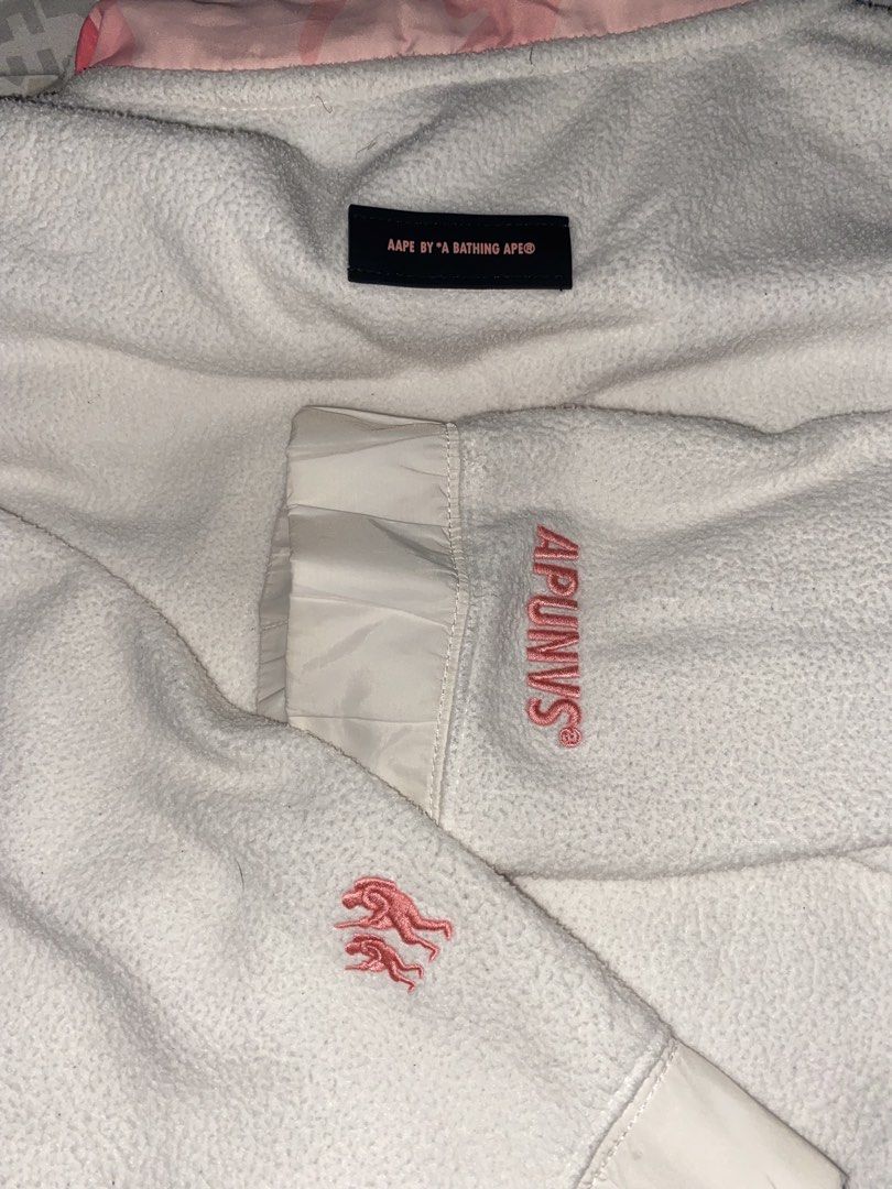 AAPE MOONFACE LONGSLEEVE (Category: Hoodies) located in Caloocan City. Submitted by walkthrift.manila.co (Listing ID 1470745260, Image 1). Description: Authentic Large: fittings Dimes:22x27.5 No issue 10/10 colorate.