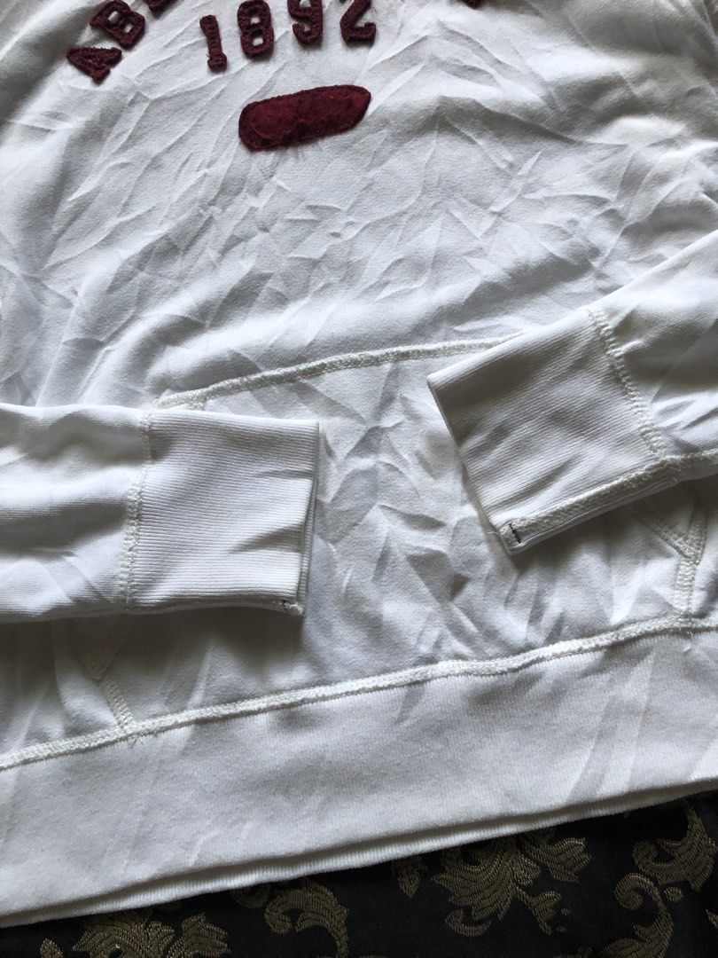 Abercrombie & Fitch pull over hoodie (Category: Coats, Jackets and Outerwear) located in Dipolog. Submitted by kc_prelovedfinds (Listing ID 1470788601, Image 3). Description: Size:Large Dimes:20.5x25 Need wash Goodcondition .