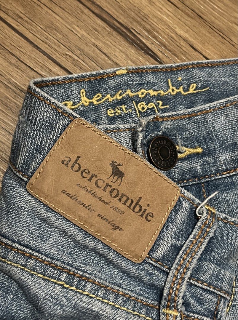 Abercrombie mini skirt (Category: Skirts) located in Manila. Submitted by jinxsellsit (Listing ID 1470823089, Image 2). Description: 📍Manila Width: 14 IN | 28 IN Length: 14 IN Gcash payment - j&t shipping.