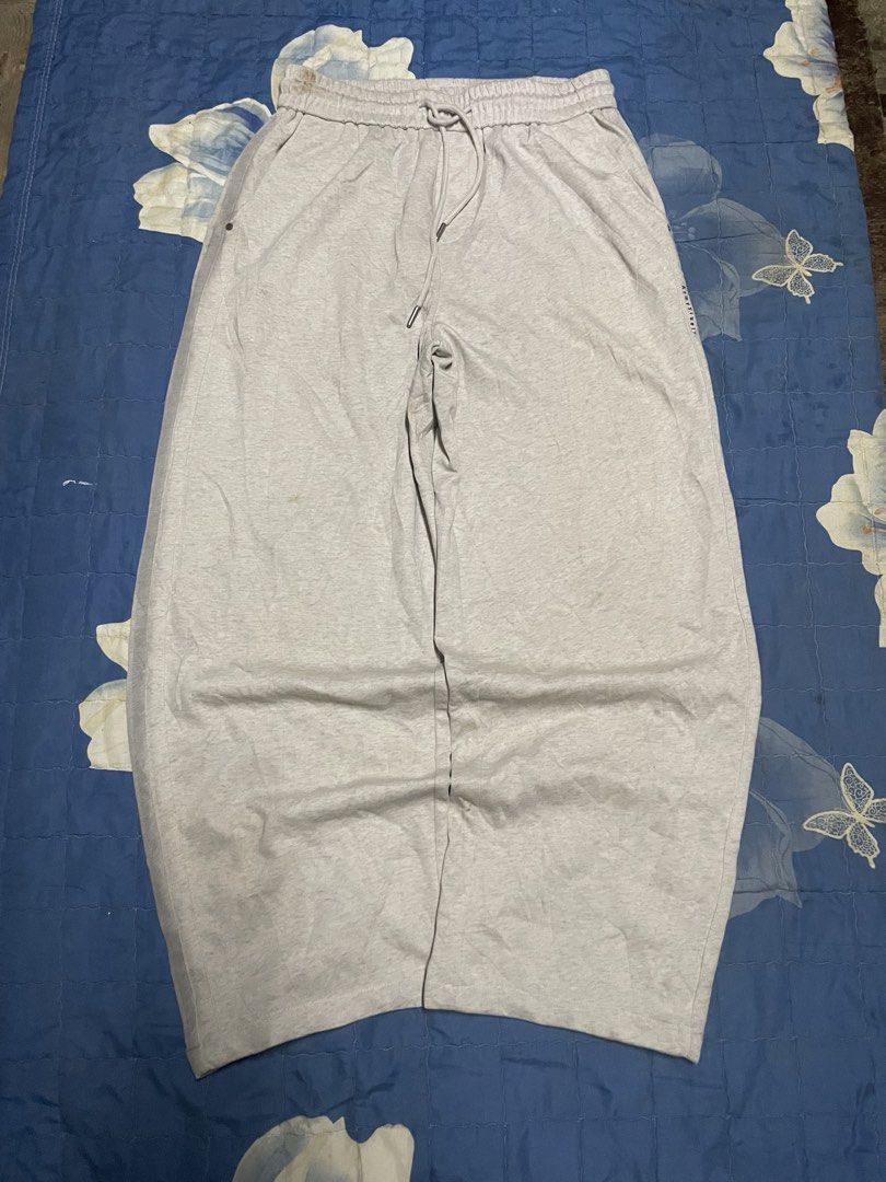 Acmestuals Grey Drawstring Sweatpants (Category: Joggers) located in Manila. Submitted by chawmichael (Listing ID 1470850006, Image 1). Description: - Brand: Acmestuals - Color: Light Grey - Material/Style: Casual streetwear sweatpants - Waistband: Elastic with metal-tipped drawstrings - Pockets: Convenient side pockets - Details: Small brand text printed near the left pocket - Fit: Comfortable for lounging or running errands.